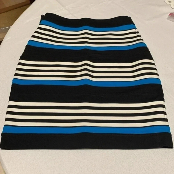 EXPRESS Women’s Skirt, Excellent Condition. - Picture 2 of 4